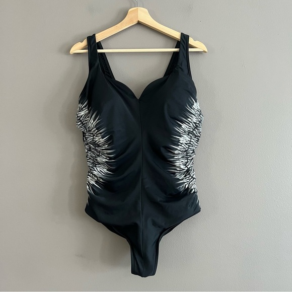 Miraclesuit Silver Shores Temptress 1 Piece Swimsuit Tummy Control Black Sz 18 - Picture 1 of 16